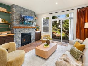5390 237th Terrace SE 302, Issaquah WA 98029