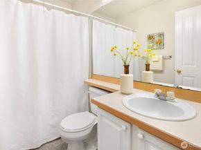 5390 237th Terrace SE 302, Issaquah WA 98029