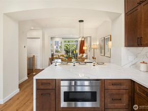 5390 237th Terrace SE 302, Issaquah WA 98029