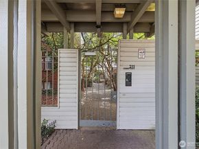 211 Summit Avenue E 405, Seattle WA 98102