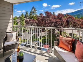 206 Mountain Park Boulevard SW D203, Issaquah WA 98027