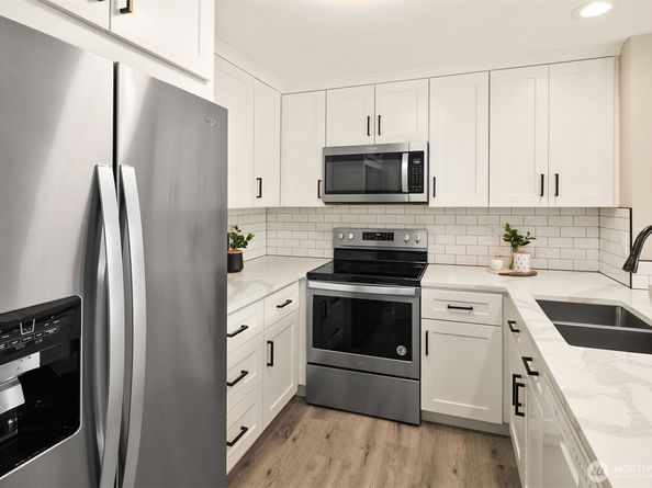 206 Mountain Park Boulevard SW D203, Issaquah WA 98027