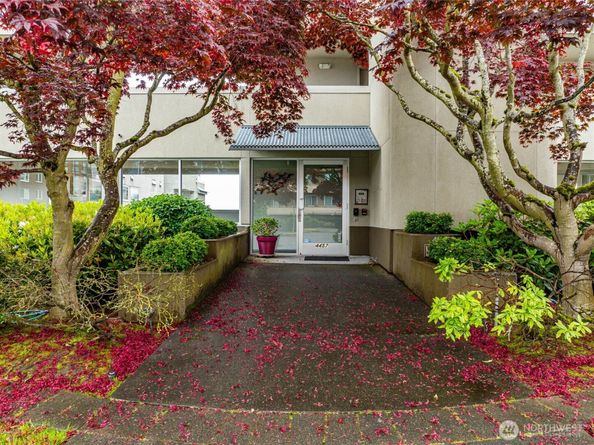 4457 44th Avenue SW 101, Seattle WA 98116