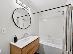 4457 44th Avenue SW 101, Seattle WA 98116