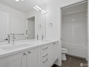 12109 NE 105th St, Kirkland WA 98033