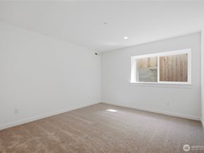 12109 NE 105th St, Kirkland WA 98033
