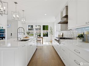 12109 NE 105th St, Kirkland WA 98033