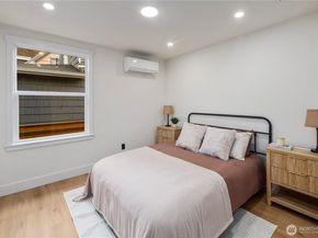 5520 Brooklyn Avenue NE, Seattle WA 98105