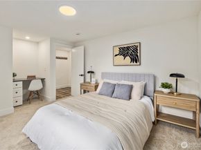 5520 Brooklyn Avenue NE, Seattle WA 98105
