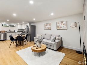 5520 Brooklyn Avenue NE, Seattle WA 98105