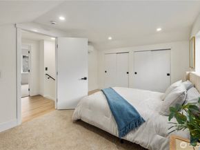 5520 Brooklyn Avenue NE, Seattle WA 98105