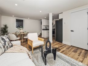 5520 Brooklyn Avenue NE, Seattle WA 98105
