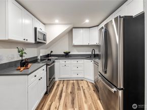 5520 Brooklyn Avenue NE, Seattle WA 98105