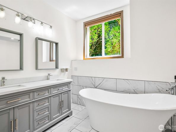 5827 176th Drive SE, Snohomish WA 98290