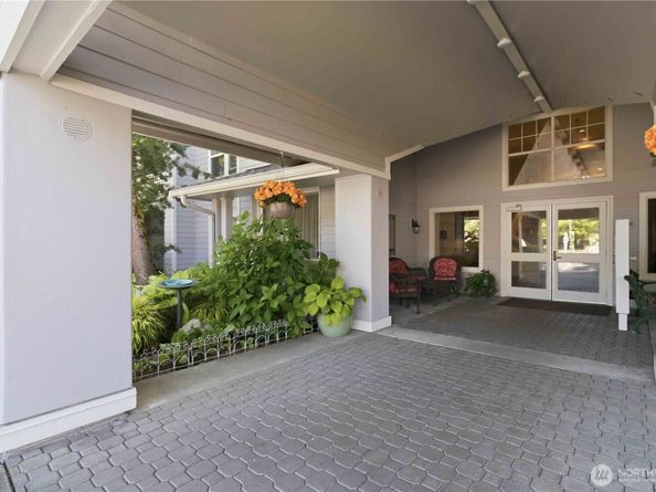 3941 226th Place SE 103, Issaquah WA 98029