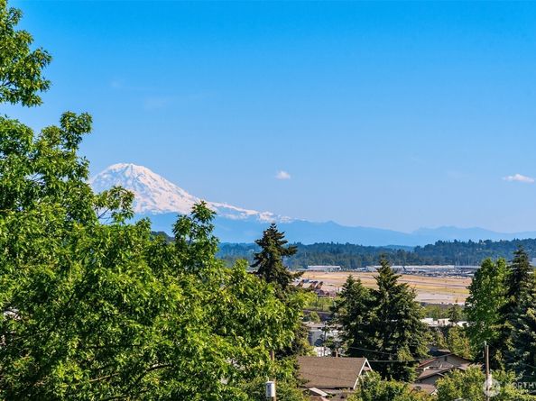 5562 15th Avenue S, Seattle WA 98108