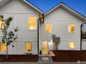 9553 Evanston Avenue N, Seattle WA 98103