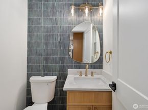 9553 Evanston Avenue N, Seattle WA 98103