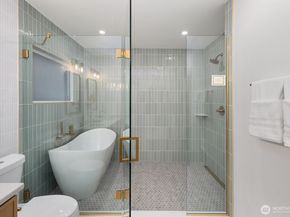 9553 Evanston Avenue N, Seattle WA 98103