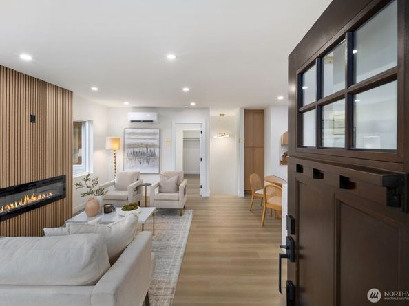 9553 Evanston Avenue N, Seattle WA 98103