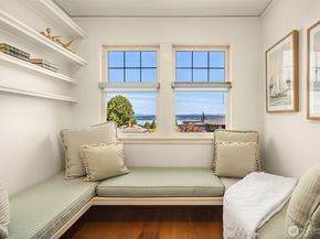 4007 48th Avenue NE, Seattle WA 98105