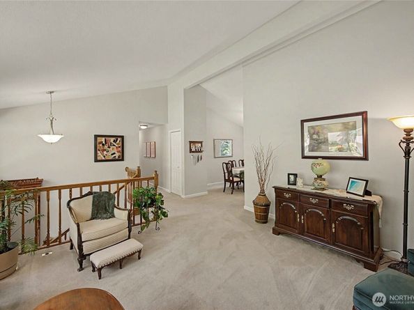 19719 41st Avenue NE, Lake Forest Park WA 98155
