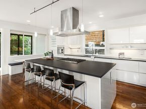 2607 W Newton Street, Seattle WA 98199