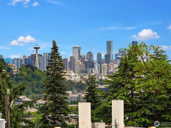2607 W Newton Street, Seattle WA 98199