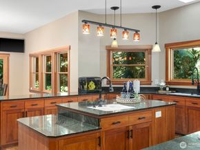 14677 Sivertson Road NE, Bainbridge Island WA 98110