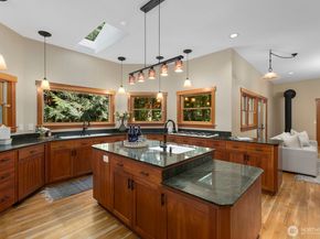 14677 Sivertson Road NE, Bainbridge Island WA 98110