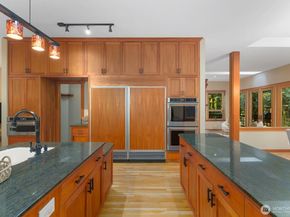 14677 Sivertson Road NE, Bainbridge Island WA 98110