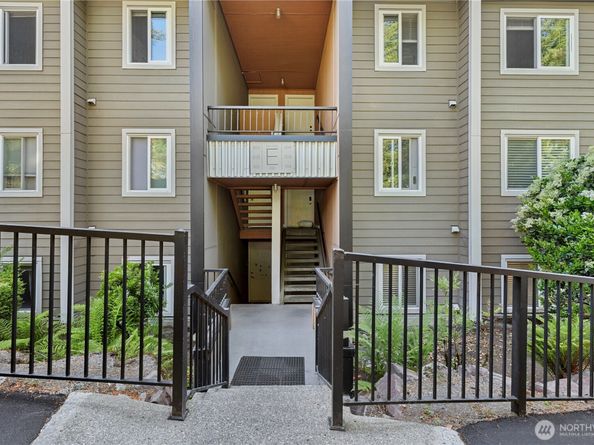 738 Kirkland Circle E104, Kirkland WA 98033