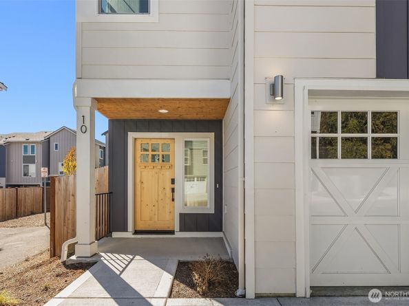 10 160th Place SE, Bothell WA 98012