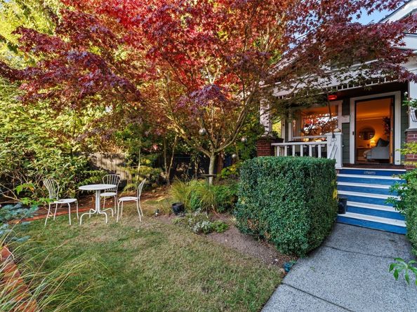 3820 44th Avenue SW, Seattle WA 98116