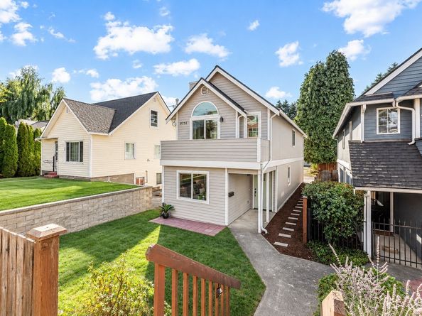 9751 Densmore Avenue N, Seattle WA 98103
