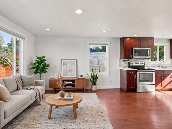 470 Grandey Way NE, Renton WA 98056