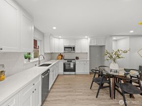 8117 17th Avenue SW B, Seattle WA 98106