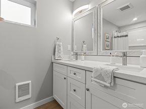 8117 17th Avenue SW B, Seattle WA 98106