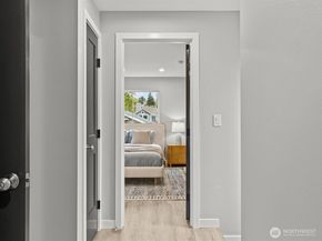8117 17th Avenue SW B, Seattle WA 98106