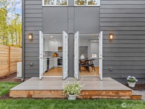 8117 17th Avenue SW B, Seattle WA 98106