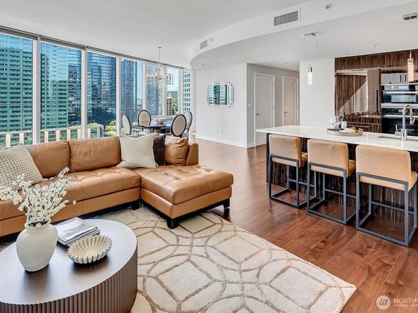 500 106th Avenue NE 1801, Bellevue WA 98004