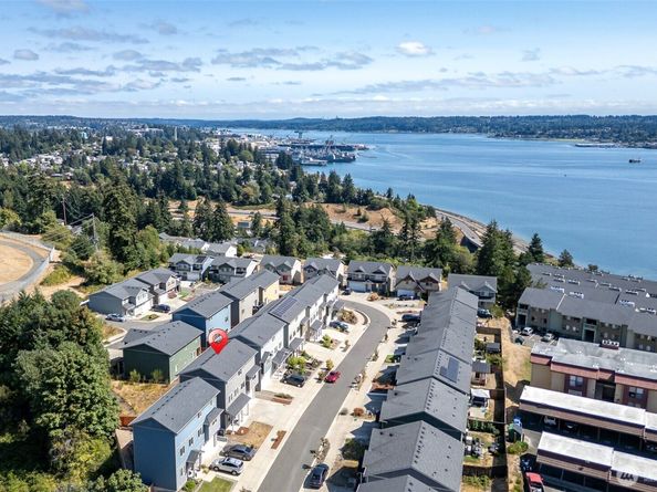 1941 Hardway Lane, Bremerton WA 98312