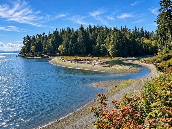 10017 Edgecombe Place NE, Bainbridge Island WA 98110
