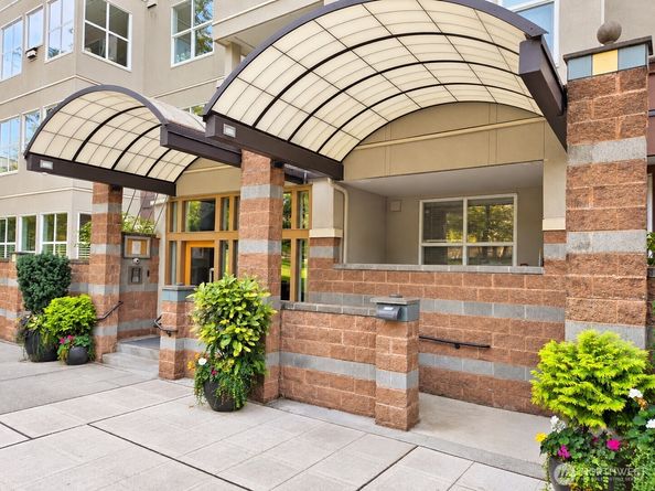 10045 NE 1st Street 124, Bellevue WA 98004
