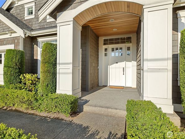 2424 108th Avenue NE, Bellevue WA 98004