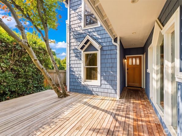 809 7th Street S, Kirkland WA 98033