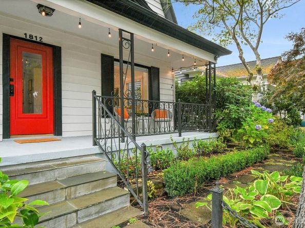 1812 6th Avenue W, Seattle WA 98119
