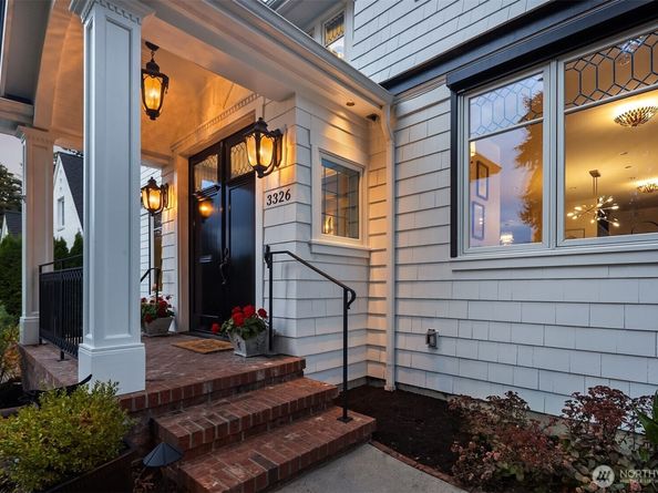3326 43rd Avenue NE, Seattle WA 98105