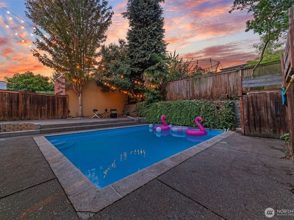 1128 N 77th Street, Seattle WA 98103