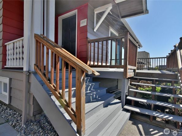 328 NE 52nd Street, Seattle WA 98105